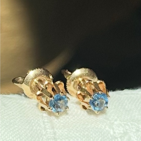 Antique 14k Flower Studs